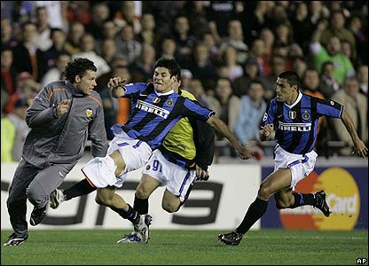 Valencia's David Navarro runs for his life