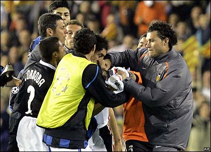 Valencia's David Navarro breaks Inter's Burdisso's nose