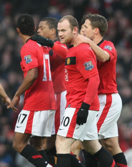 Rooney celebrates his opener with Nani, Evra and Owen