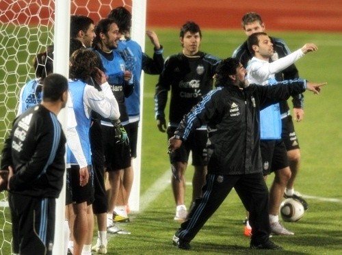 Diego Maradona had the winning team in practice shoot at the losers