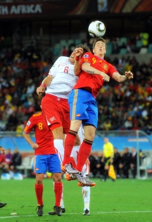 Fernando Torres in action against Benjamin Huggel of Switzerland