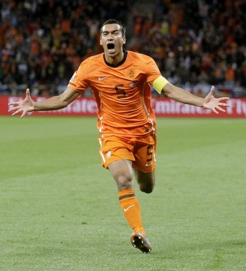 giovanni-van-bronckhorst Giovanni van Bronckhorst scored one of the best goals of the entire tournament against Uruguay