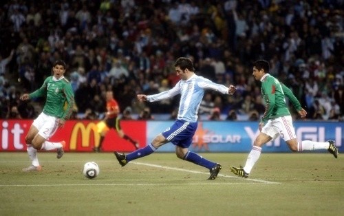 higuain-mexico Gonzalo Higuain scoring the second goal for Argentina against Mexico