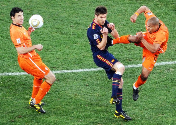 bommel-alonso-jong-kungfu-kick Why ugly football is worth its weight in gold?