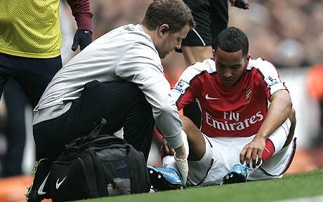 Theo Wenger Wraps Wilshere In Cotton Wool, Rules Out Beckham Loan