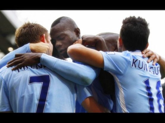 man-city-group-hug