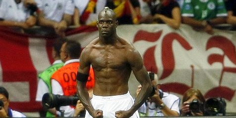 Balotelli statue mario balotelli