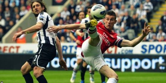 Koscielny and Mertesacker are out of the Newcastle game with injury