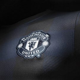 Man Utd 13-14 away kit - Badge