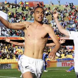 Winston-Reid-celebrates-h-005