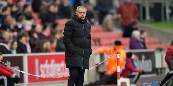 article-2519820-19EF6C9C00000578-886_634x436