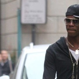 mario-balotelli-and-agent-out-for-luxury-shopping-in-milan