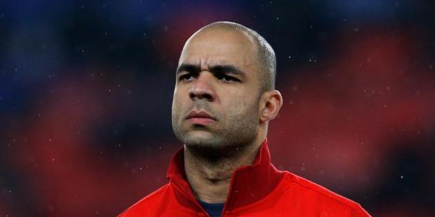 hi-res-163393614-alex-of-psg-looks-on-prior-to-the-round-of-16-uefa_crop_north