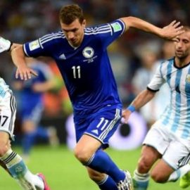 Edin-Dzeko-Bosnia-Herzegovina-vs-Federico-Fernandez-Argentina-World-Cup-2014-World-Cup-2014-1025x681