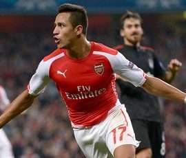 Arsenal's Alexis Sanchez (right) celebrates