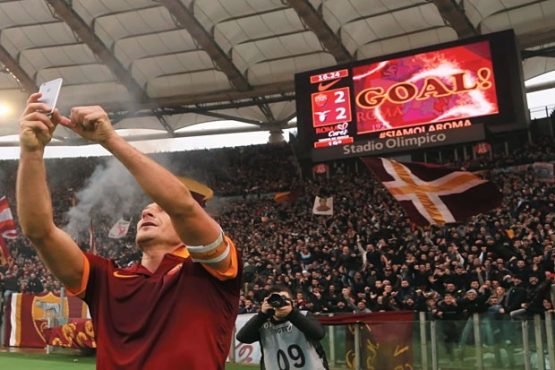 totti-selfie-dan-rekor-derby-zVM