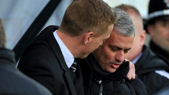 swansea-city-v-chelsea-garry-monk-jose-mourinho_3252873