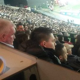 3287D02400000578-3508466-Chelsea_player_liaison_Gary_Staker_second_from_left_was_spotted_-a-5_1458851487725