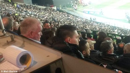 3287D02400000578-3508466-Chelsea_player_liaison_Gary_Staker_second_from_left_was_spotted_-a-5_1458851487725