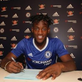 batshuayi-signs.img