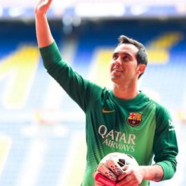 FC-Barcelona-Unveil-New-Signing-Claudio-Bravo