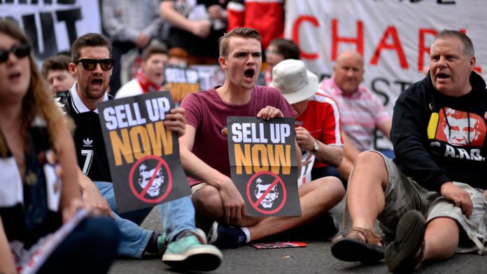 Charlton Athletic fans protest