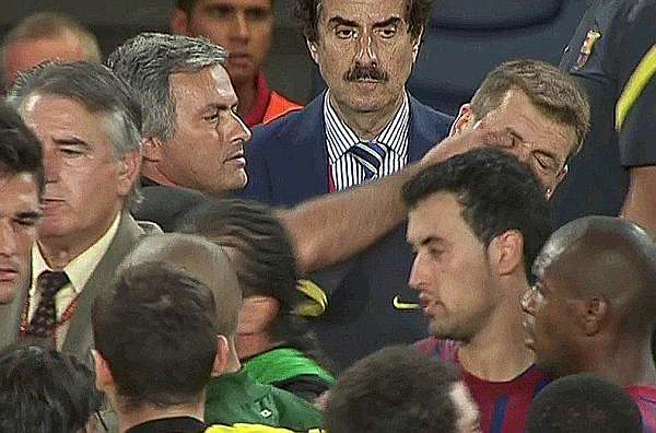 mourinho vilanova eye gouge