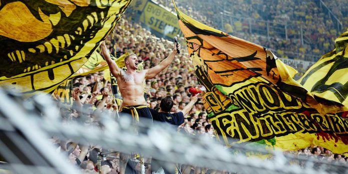 the-yellow-wall-33