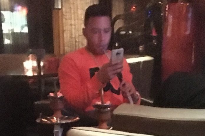 depay-smoking-sisha