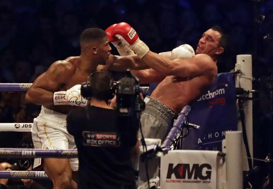 Anthony Joshua defeats Wladimir Klitschko in Titanic Heavyweight Battle
