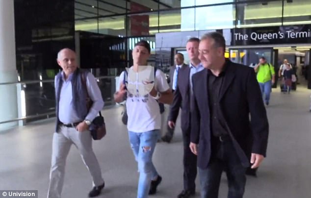 Javier Hernandez arrives in London to complete West Ham move