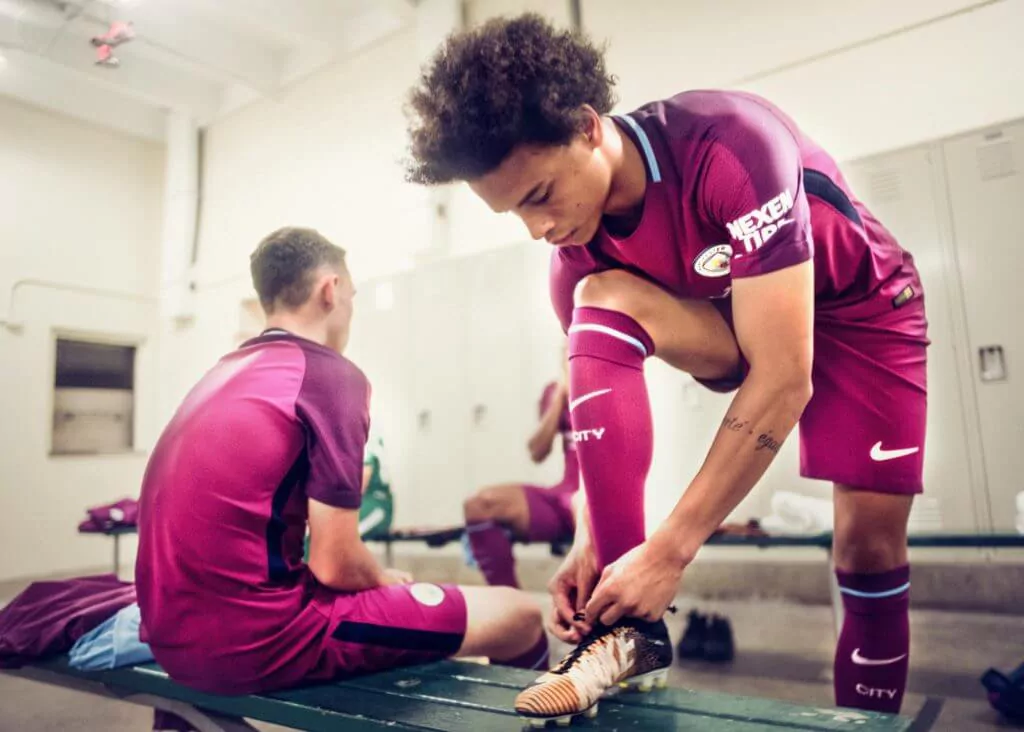 Manchester City Roundup: Negotiations underway for Fernando Reges; 2017/18 away kit launched