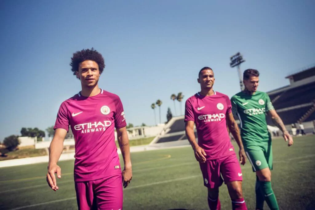 Manchester City Roundup: Negotiations underway for Fernando Reges; 2017/18 away kit launched