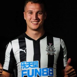 javier-manquillo-signs