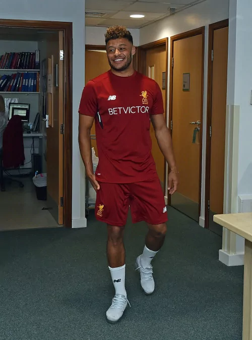 Photo: Alex Oxlade-Chamberlain completes Liverpool transfer