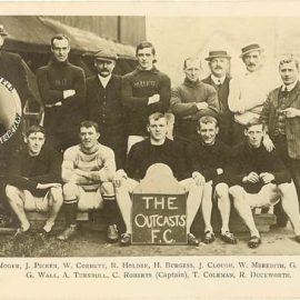 outcasts_fc_1909_postcard