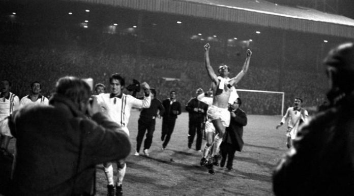 ldt-1968-Estudiantes-festejando-en-Inglaterra