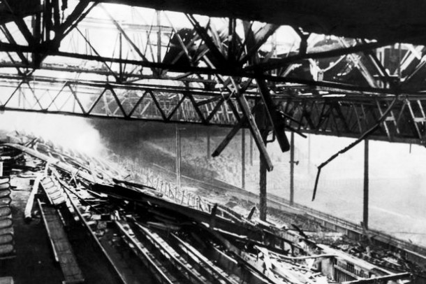 old-trafford-bombed-bobbed-1377073884