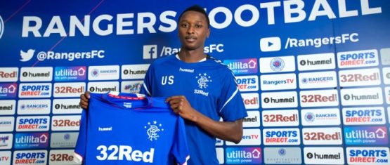 100718_umar_sadiq_signs_thtc_01