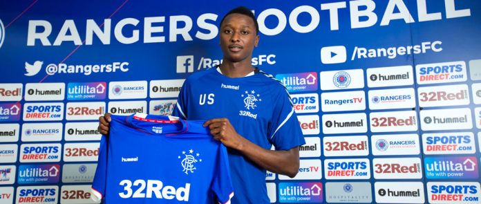 100718_umar_sadiq_signs_thtc_01