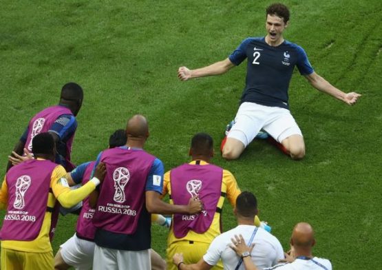 France-Argentina-2018-World-Cup-Pavard-goal