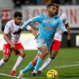 alexis-claude-maurice-of-lorient-during-the-ligue-2-match-between-picture-id1129304444