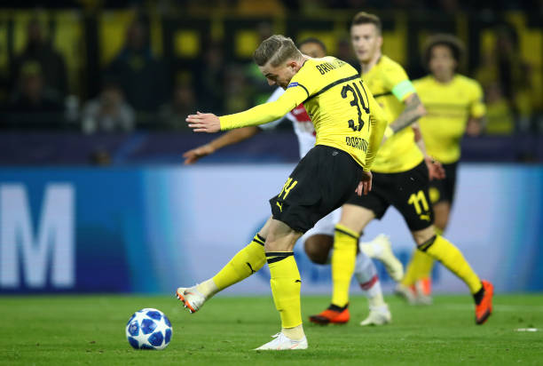 jacob-bruun-larsen-of-borussia-dortmund-scores-his-teams-first-goal-picture-id1045151224