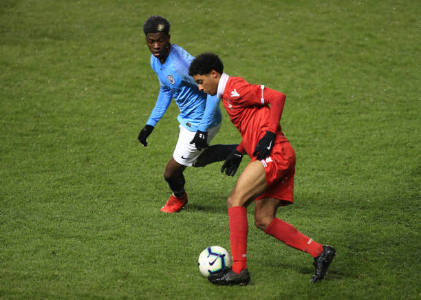 manchester-citys-taylor-richards-in-action-during-the-fa-youth-cup-picture-id1084712100