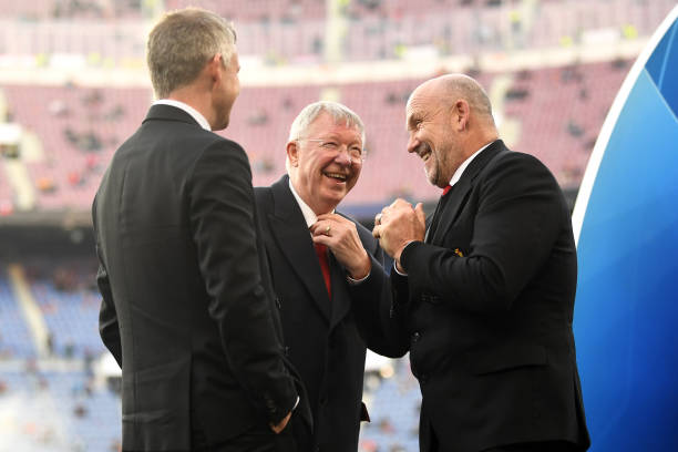 sir-alex-ferguson-speaks-to-ole-gunnar-solskjaer-manager-of-united-picture-id1143094763