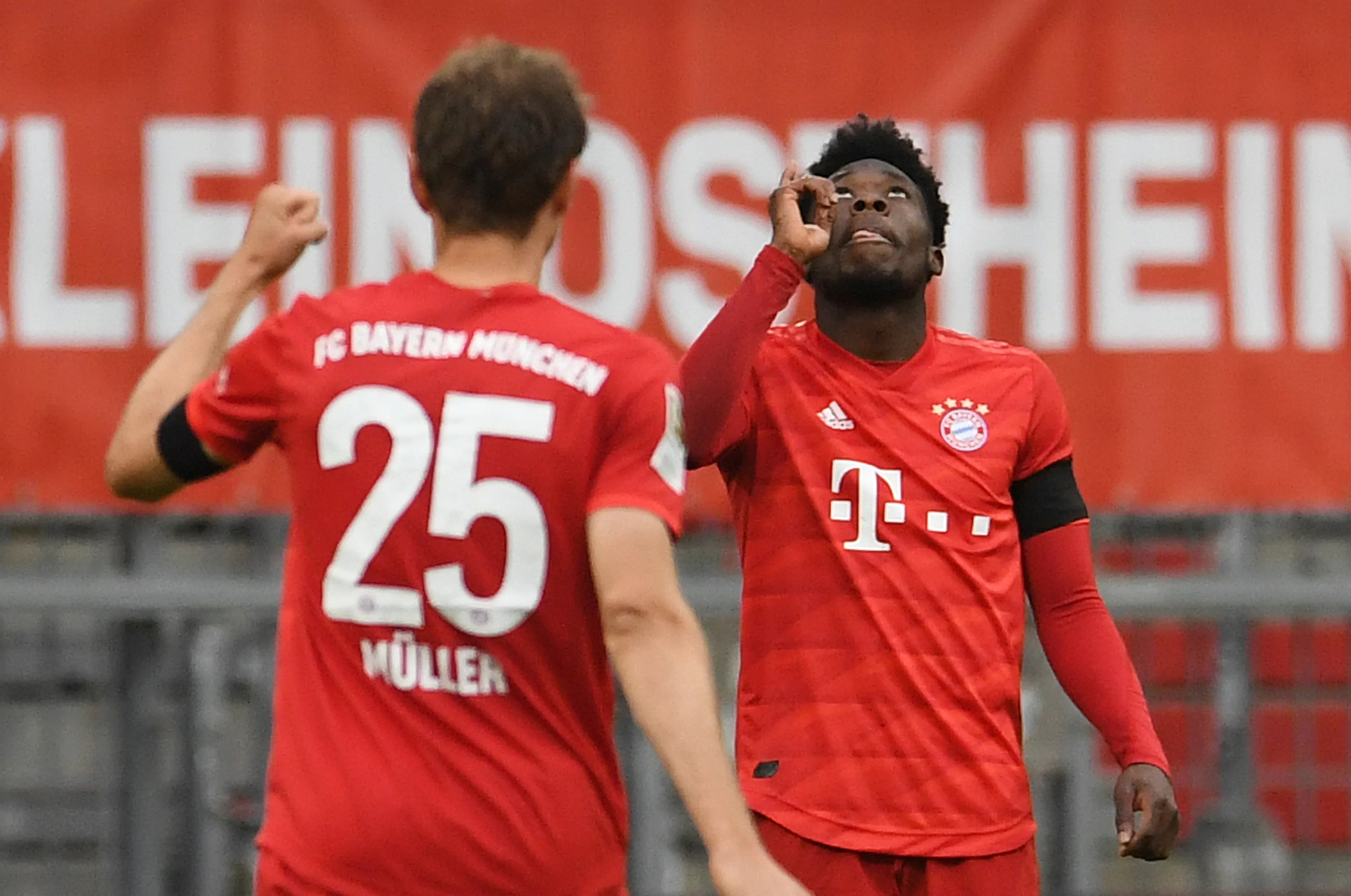 Bayern Breeze Past Free-falling Frankfurt