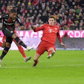 30.11.2019, xemx, Fussball 1.Bundesliga, FC Bayern Muenchen - Bayer 04 Leverkusen emspor, v.l. Leon Bailey (Bayer 04 Lev