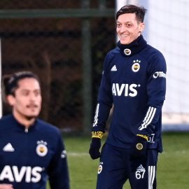 fbl tur eng fenerbahce arsenal ger ozil 1
