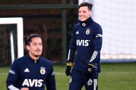 fbl tur eng fenerbahce arsenal ger ozil 1
