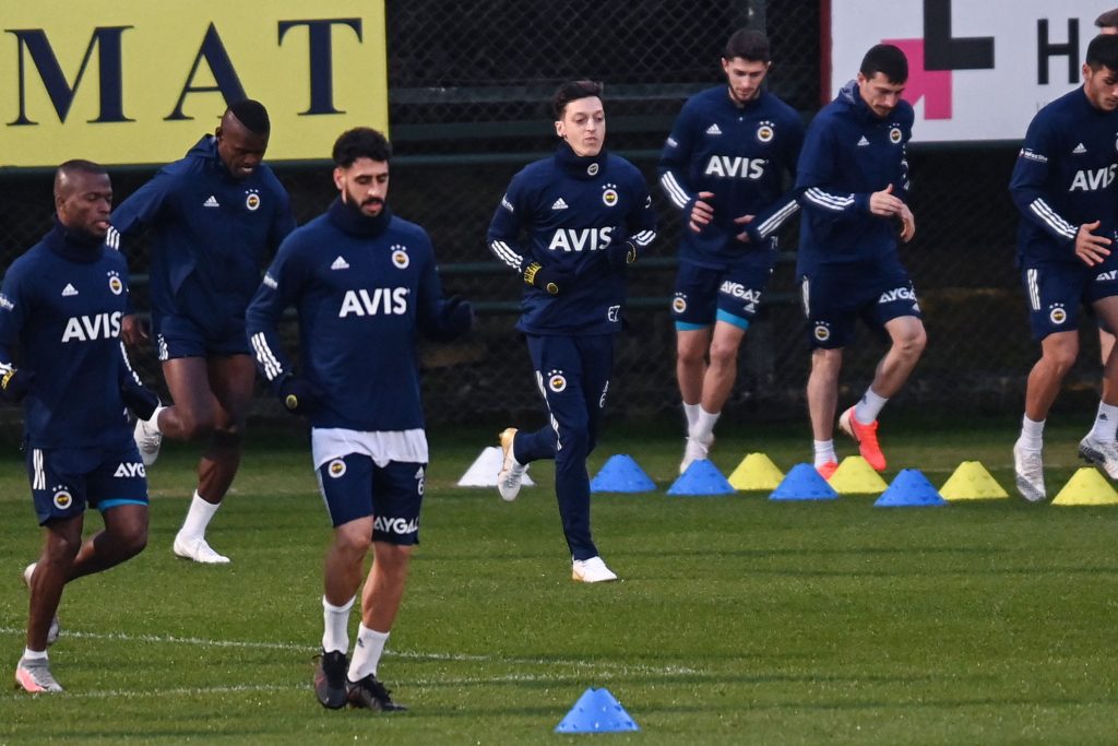 fbl tur eng fenerbahce arsenal ger ozil
